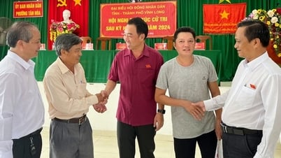 Chủ tịch UBND tỉnh Lữ Quang Ngời tiếp xúc cử tri phường Tân Hoà và Tân Hội