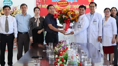 សមមិត្ត Pham Van Hau អនុលេខាអចិន្ត្រៃយ៍គណៈកម្មាធិការបក្សខេត្ត ប្រធានក្រុមប្រឹក្សាប្រជាជនខេត្ត បានចុះសួរសុខទុក្ខ និងអបអរសាទរដល់ភ្នាក់ងារ និងអង្គភាពនានា។