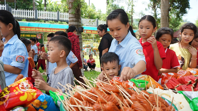 Mid-Autumn Festival of Lang Nu students, sharing candy for empty seats