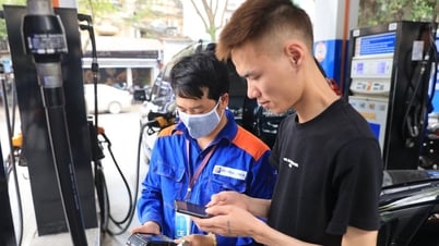 Giảm hơn 1.400 đồng/lít, giá xăng RON95-III lùi về ngưỡng 23.544 đồng
