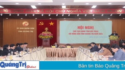 Acting Chairman of the Provincial People's Committee Ha Sy Dong dialogues with farmers