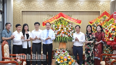 ថ្នាក់ដឹកនាំខេត្ត អបអរសាទរទីភ្នាក់ងារសារព័ត៌មាន ក្នុងឱកាសរំលឹកខួបលើកទី ៩៩ នៃទិវាសារព័ត៌មានបដិវត្តន៍វៀតណាម ថ្ងៃទី ២១ ខែមិថុនា