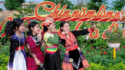 ទីក្រុង Dien Bien Phu ត្រូវ​ភ្លើង​ឆេះ​ដោយ​ទង់ជាតិ និង​ផ្កា​មុន​ការ​ប្រារព្ធ​ពិធី​ថ្ងៃ​ទី ៧ ឧសភា
