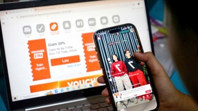 Chợ mạng vào cao điểm Tết