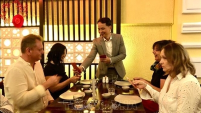 Du lịch nội địa Việt Nam hút khách 'Tây ăn Tết ta'