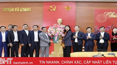Leaders of Kham Cot district wish a happy new year to the Party Committee and people of Ha Tinh localities