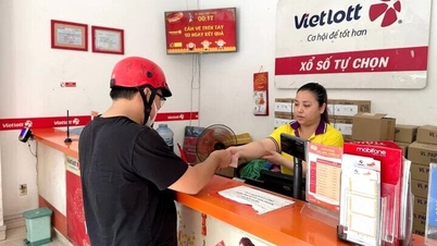 Vietlott-Jackpot erreicht 300 Milliarden VND, Menschen in Ho-Chi-Minh-Stadt jagen nach großen Preisen