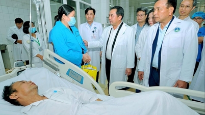 Đồng chí Bí thư Tỉnh ủy Hải Dương Trần Đức Thắng thăm, tặng quà một số đơn vị trực Tết