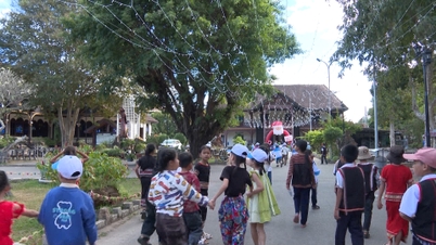 Bustling Christmas atmosphere in parishes