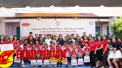 Dai-ichi Life VN trao quà khuyến học và dinh dưỡng cho học sinh ﻿﻿có hoàn cảnh khó khăn tại Bình Thuận
