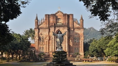 វត្តបុរាណដែលមានស្ថាបត្យកម្មអឺរ៉ុបនៅ Ninh Binh