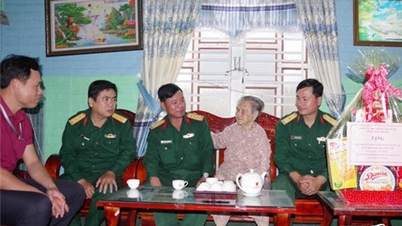 បញ្ជាការដ្ឋានកងរាជអាវុធហត្ថខេត្ត ចុះសួរសុខទុក្ខ និងប្រគល់អំណោយជូនគ្រួសារវីរជន នៃកងយោធពលខេមរភូមិន្ទ