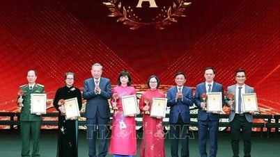 General Secretary To Lam attends the 9th Golden Hammer and Sickle Award Ceremony