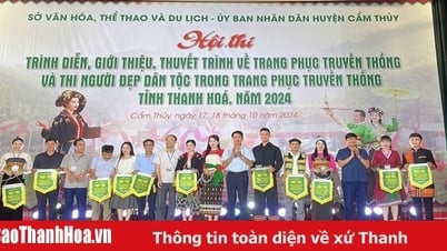 伝統衣装パフォーマンス、紹介、プレゼンテーション、民族衣装での美人コンテスト