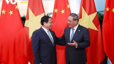 Prime Minister Pham Minh Chinh holds talks with Chinese Premier Li Qiang