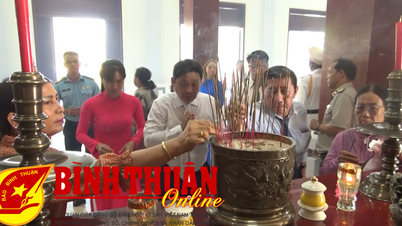 ពិធី​អុជ​ធូប​អបអរសាទរ​ខួប​លើក​ទី​៤៩​នៃ​ទិវា​រំដោះ​ទី​ហ្វុ​ង​