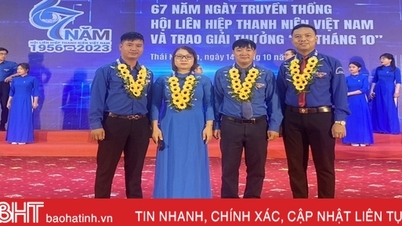 លេខាសម្ព័ន្ធយុវជនឃុំខេត្ត Ha Tinh បានទទួលរង្វាន់ “ថ្ងៃទី ១៥ តុលា”