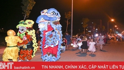 ពិធីបុណ្យពាក់កណ្តាលរដូវស្លឹកឈើជ្រុះចម្រុះពណ៌