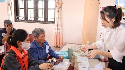 Kim Thanh ໜູນ​ຊ່ວຍ​ອື່ນໆ​ໃຫ້​ແກ່​ປະ​ຊາ​ຊົນ​ທີ່​ໄດ້​ກູ້​ຄືນ​ທີ່​ດິນ​ຢູ່​ໂຄງ​ການ​ທາງ​ຫຼວງ​ແຫ່ງ​ຊາດ 5 ແຍກ​ເປັນ​ມູນ​ຄ່າກວ່າ 34 ຕື້​ດົ່ງ.