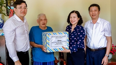 ស្រុក Gia Loc ចុះសួរសុខទុក្ខ និងជូនអំណោយដល់ទាហាន Dien Bien