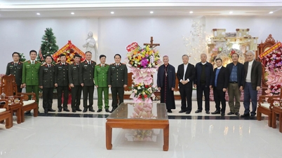 ប៉ូលីស Nghe An អបអរសាទរភូមិភាគ Vinh នៅថ្ងៃបុណ្យណូអែល ឆ្នាំ 2024