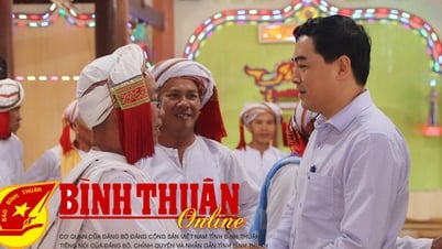 Provincial leaders visit and celebrate Ramuwan New Year in Phan Thanh