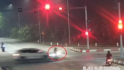 توفي مراهق في نام ساش بعد أن تجاوز إشارة حمراء بدراجته النارية واصطدم بسيارة.