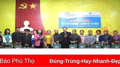 Provincial Women's Union presented 180 gifts of "Loving Tet"