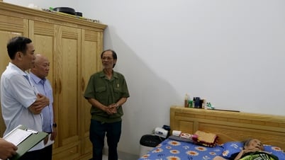 ថ្នាក់ដឹកនាំខេត្ត ចុះសួរសុខទុក្ខ និងផ្តល់អំណោយដល់កម្មករកម្មការិនី ក្នុងឱកាសខួបលើកទី១២០ នៃការបង្កើតខេត្ត។