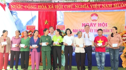 Der stellvertretende Vorsitzende des Volksrates der Provinz, Tran Xuan Vinh, nahm am großen Solidaritätsfest in der Gemeinde Dai Chanh teil