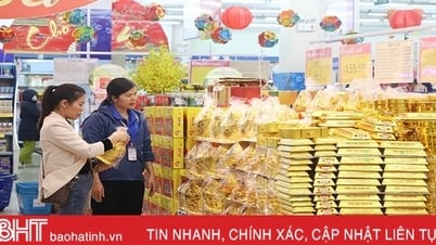 Hàng tết “đua nhau” lên kệ ở Hà Tĩnh