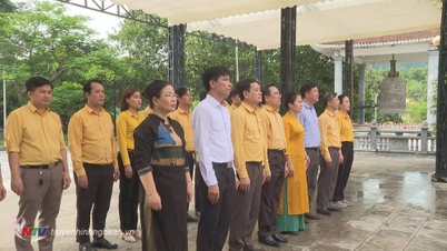 គណៈកម្មាធិការរណសិរ្សមាតុភូមិខេត្ត អុជធូបរំលឹកវិញ្ញាណក្ខន្ធវីរជនយុទ្ធជនពលី និងជូនអំណោយជូនចំពោះវីរជនជាម្តាយវៀតណាម