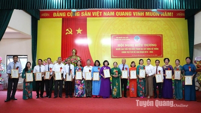 ផ្តល់កិត្តិយសដល់ជនចាស់ជរាឆ្នើមចំនួន ៨០រូប ដែលចូលរួមក្នុងការកសាងប្រព័ន្ធនយោបាយមូលដ្ឋាន