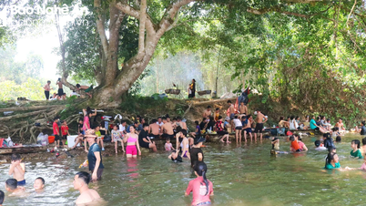 ស្ទ្រីមព្រំដែន និងទឹកធ្លាក់ទាក់ទាញភ្ញៀវទេសចរនៅថ្ងៃក្តៅ