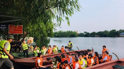 El equipo de guías turísticos de la isla Co (Thanh Mien) guió y explicó a 350 visitantes durante el primer mes de funcionamiento.