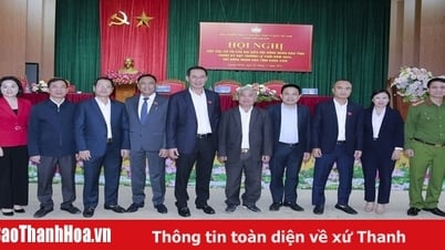 អនុលេខាគណៈកម្មាធិការបក្សខេត្ត Trinh Tuan Sinh បានជួបជាមួយអ្នកបោះឆ្នោតទីក្រុង Sam Son