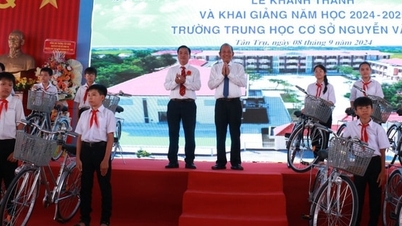 Báo Người Lao Động trao xe đạp tại ngôi trường mang tên liệt sĩ Nguyễn Văn Bộ