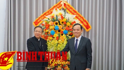 Phó Thủ tướng thăm, chúc mừng Lễ Giáng sinh tại Bình Thuận