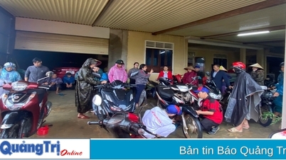 Sửa xe miễn phí cho người dân vùng ngập lụt Vĩnh Linh