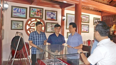 Nam Sách dâng hương, dâng hoa kỷ niệm 134 năm ngày sinh Chủ tịch Hồ Chí Minh