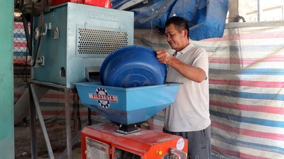 La electricidad trae luz al pueblo de Pa Thơm.