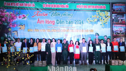 "រដូវផ្ការីកព្រំដែន - ធ្វើឱ្យបេះដូងអ្នកភូមិកក់ក្តៅ" - Tet Giap Thin 2024 នៅ Dak Lak