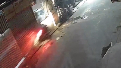 アンビン村（ナムサック）でバイクが高速で電柱に衝突、1人死亡