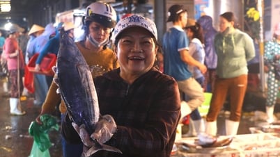 Nhộn nhịp chợ cá cuối năm