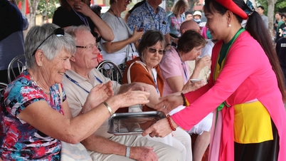 ដើមនិទាឃរដូវទៅ Thanh Hai ដើម្បីមើលអាយ៉ងទឹក។
