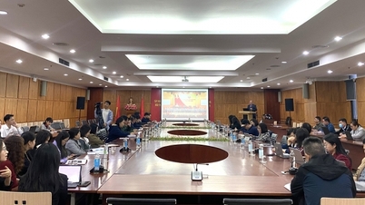 ประชุมอบรมทักษะวิชาชีพเพื่อพิทักษ์รากฐานอุดมการณ์พรรค