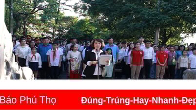 Đoàn đại biểu Cuộc thi Đại sứ Văn hóa đọc dâng hương tri ân công đức các Vua Hùng