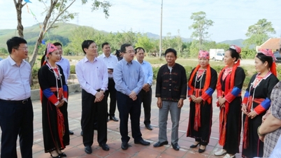Phó Bí thư Tỉnh ủy Đặng Xuân Phương kiểm tra công tác tổ chức bầu trưởng thôn, khu phố tại TP Hạ Long và TP Cẩm Phả