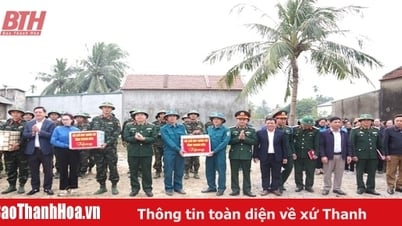 Thăm, động viên cán bộ, chiến sỹ hành quân dã ngoại làm công tác dân vận