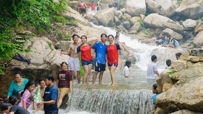 បរបាញ់ពពក ងូតទឹកក្នុងទឹកហូរត្រជាក់នៅភ្នំដ៏ល្បីល្បាញមួយនៅភាគខាងលិច